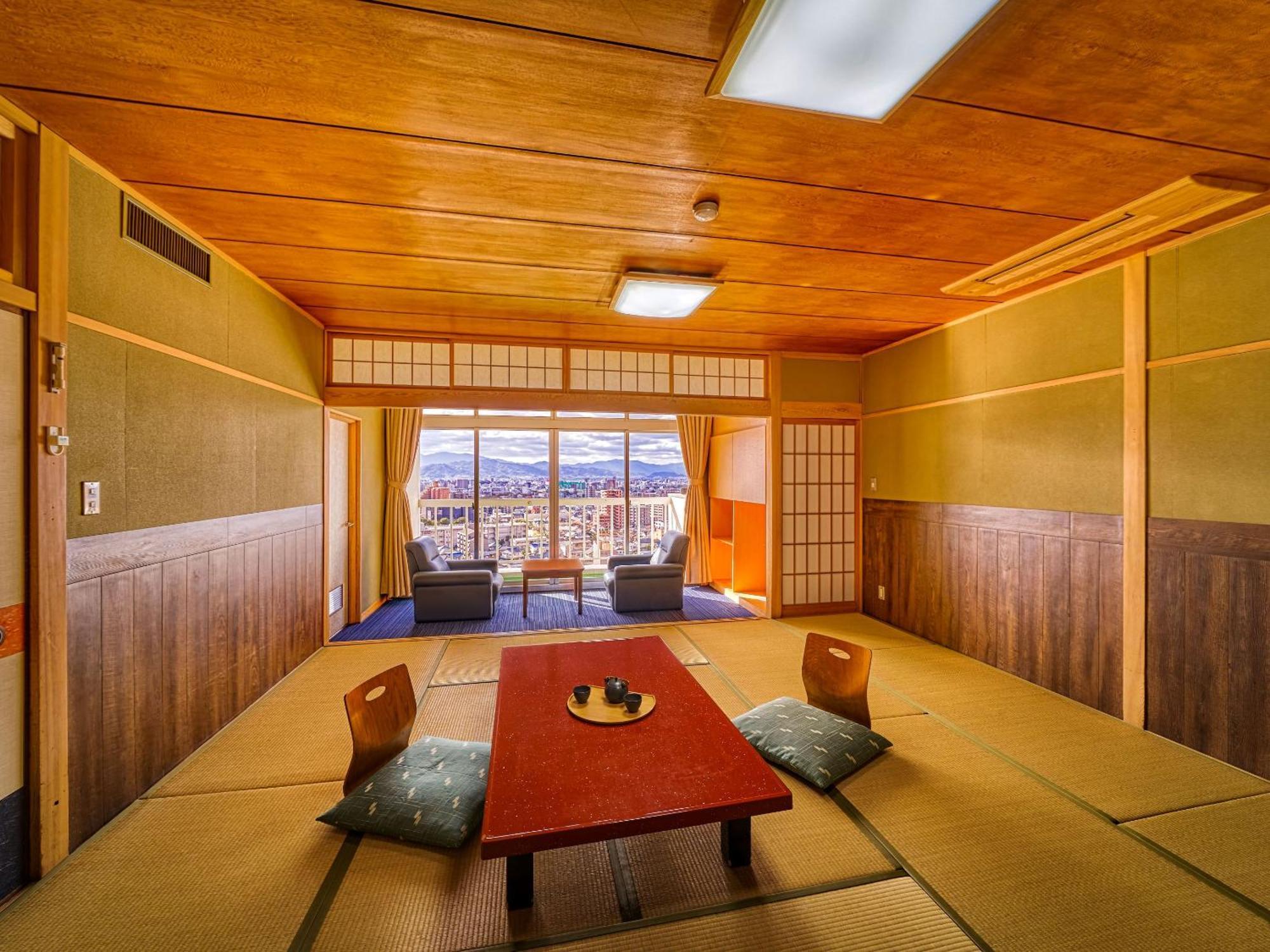传统日式旅馆 Ooedo Onsen Monogatari Dogo 3*